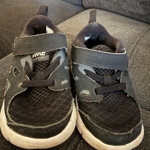 Nike Kids Black and Gray Sneakers